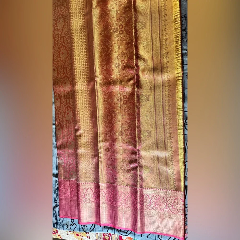 Stunning Pink/Peach and Gold Handwoven Kanjeevaram Silk and Pure Zari Saree - Picture 14 of 16